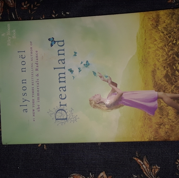 fantasy novel Riley Bloom book set by Alyson Noel - Picture 5 of 6